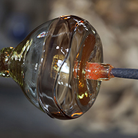 Glass punty or pontil with molten glass